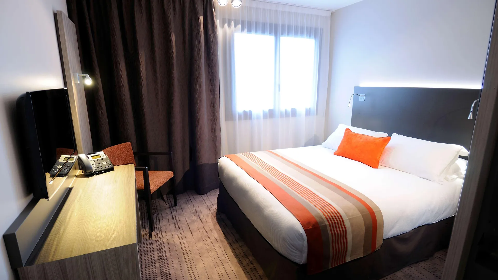 Best Western Plus Hotel & Spa De Chassieu 4*,